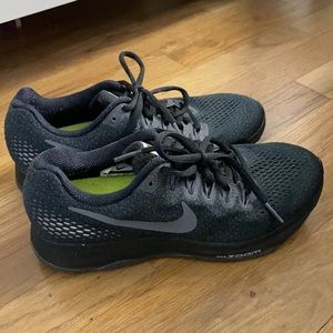 Women’s Nike zoom sneakers